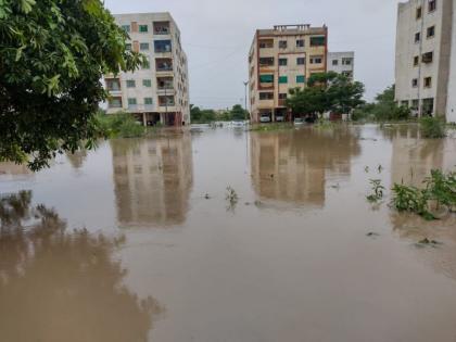 The floodwaters receded; Plot rates fell in Akola city | पुराचे पाणी शिरताच डाेळे उघडले; भूखंडांचे दर घसरले