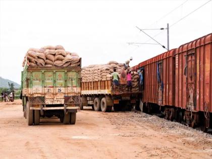 Ajani and Nagpur stations became major parcel loading points for the railways | अजनी व नागपूर स्टेशन बनले रेल्वेचे प्रमुख पार्सल लोडिंग पॉईंट