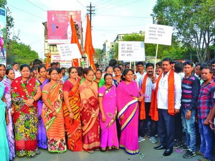 Female aggressor in old city against weightlifting | भारनियमनाविरोधात जुने शहरातील महिला आक्रमक