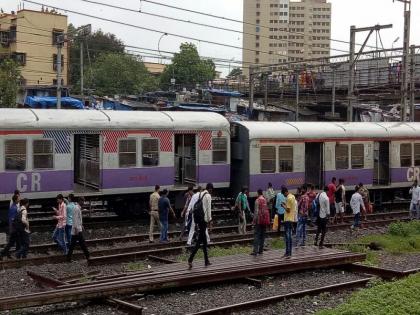 Local derailed near Mahim station | मुंबई: हार्बर मार्गावरील माहीम स्थानकाजवळ लोकलचे डबे घसरले, अंधेरीहून सीएसटीकडे जाणारी वाहतूक ठप्प  