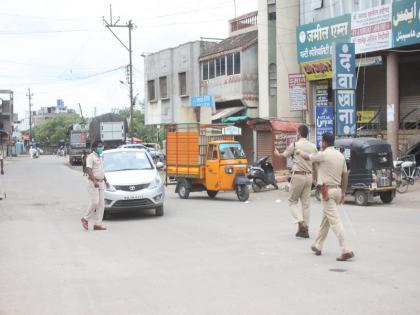 Corona virus: Restrictions in Parbhani from Monday: Shops will remain open till 4; Closed on Saturdays and Sundays | Corona virus : परभणीत सोमवारपासून निर्बंध लागू: दुकाने चारपर्यंतच सुरू राहणार; शनिवार, रविवार बंदच Corona virus: Restrictions in Parbhani from Monday: Shops will remain open till 4; Closed on Saturdays and Sundays | Corona virus : परभणीत सोमवारपासून निर्बंध लागू: दुकाने चारपर्यंतच सुरू राहणार; शनिवार, रविवार बंदच