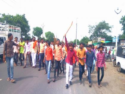 Maratha Kranti Morcha: Loha market closed due to band | Maratha Kranti Morcha : लोह्यातील बाजारपेठ कडकडीत बंद