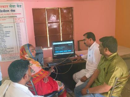 Dharashiv: 'Hi-tech' blacksmith's record! 44 gram panchayat websites online in a day | Dharashiv: लोहाऱ्याचा 'हायटेक' विक्रम! एका दिवसात ४४ ग्रामपंचायतींच्या वेबसाईट लाँच
