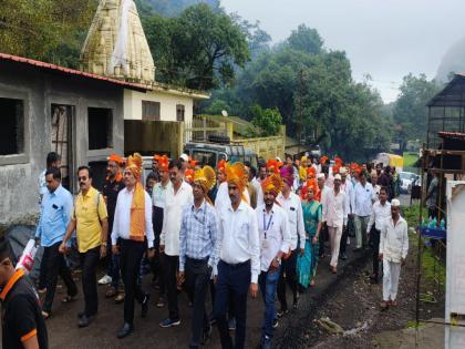 Archaeological Department, villagers and Shiva devotees celebrate at Lohagad Fort | लोहगड किल्ल्यावर पुरातत्त्व विभाग, ग्रामस्थ आणि शिवप्रेमींचा जल्लोष Archaeological Department, villagers and Shiva devotees celebrate at Lohagad Fort | लोहगड किल्ल्यावर पुरातत्त्व विभाग, ग्रामस्थ आणि शिवप्रेमींचा जल्लोष