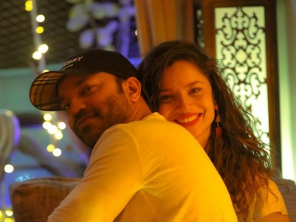 Ankita Lokhande enjoys quality time with her boyfriend Vicky Jain, see her photo | अंकिता लोखंडे बॉयफ्रेंड विकी जैनसोबत एन्जॉय करतेय तिचा क्वॉलिटी टाइम, पहा त्यांचे फोटो