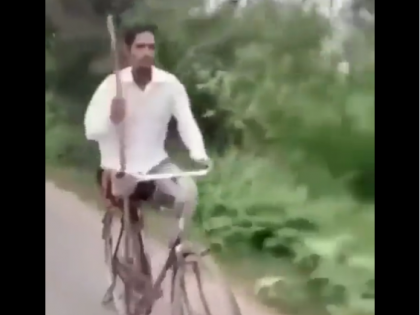 amazing video of disabled man riding bicycle went viral world is saluting his courage | जिद्दीला सलाम! एका पायाने 'त्याने' सायकल चालवली; वाऱ्याच्या वेगाने पळवली, काळजाला भिडणारा Video 