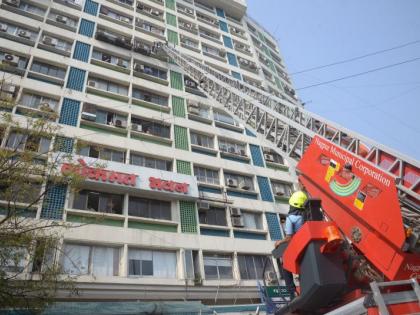 At the seventh floor of Lokmat Bhavan ... | अन् लोकमत भवनच्या सातव्या माळ्यावर लागली...