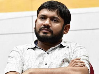 After Kanhaiya Kumar meeting, ABVP activists washed the platform with Gangajal | कन्हैया कुमारच्या सभेनंतर एबीव्हीपी कार्यकर्त्यांनी व्यासपीठ 'गंगाजलने' धुतले