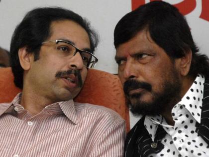 Ramdas Athawale criticizes Chief Minister Uddhav Thackeray | उद्धव ठाकरेंचा 'तो' निर्णय बाळासाहेबांच्या विचारांच्या विरोधातील : रामदास आठवले