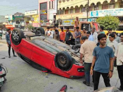 Speeding in Nagpur! Car overturns, four youths seriously injured | नागपूरमध्ये स्पीडचा कहर ! कार उलटली, चार तरुणांना झाली गंभीर दुखापत Speeding in Nagpur! Car overturns, four youths seriously injured | नागपूरमध्ये स्पीडचा कहर ! कार उलटली, चार तरुणांना झाली गंभीर दुखापत