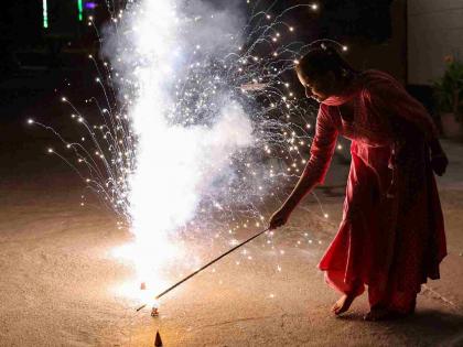 Beware! Greater risk of blindness from fireworks; Every year more than five thousand people visit | सावधान ! फटाक्यांमुळे अंधत्वाचा धोका अधिक; दरवर्षी पाच हजारांवर लोकांची जाते दृष्टी