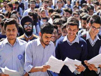 Descending graph of 'First Class' and 'Distinction' in Class 12th results | बारावीच्या निकालात 'फर्स्ट क्लास' अन् 'डिस्टिक्शन'चा उतरता ग्राफ Descending graph of 'First Class' and 'Distinction' in Class 12th results | बारावीच्या निकालात 'फर्स्ट क्लास' अन् 'डिस्टिक्शन'चा उतरता ग्राफ
