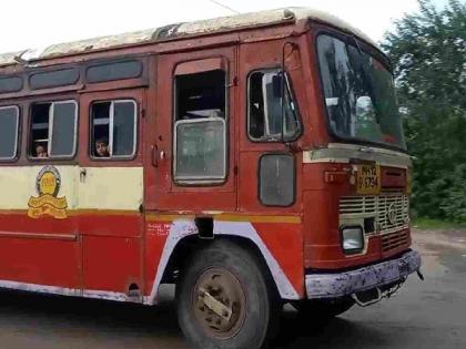 Paan, Gutkha sprayers in many buses, passengers suffer | अनेक बसेसमध्ये पान, गुटखाच्या पिचकाऱ्या, प्रवाशांना मनस्ताप