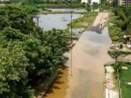 Drains overflowed, water on the road, why only cement roads? | नाल्या तुंबल्या, रस्त्यावर पाणी, नुसते सिमेंट रस्ते कशाला?