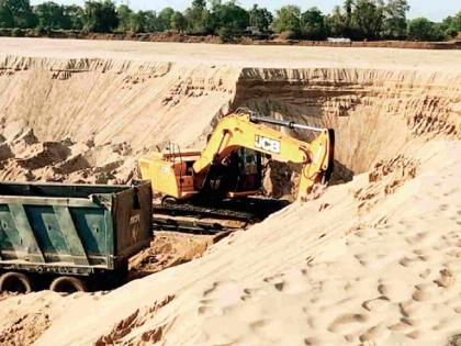 Excavation of sand against government regulations | शासकीय नियमाला डावलूण मुरुमाच्या उत्खननाला उधान