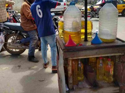 Open petrol shops in the city! | शहरात खुलेआम थाटली पेट्रोल विक्रीची दुकाने !