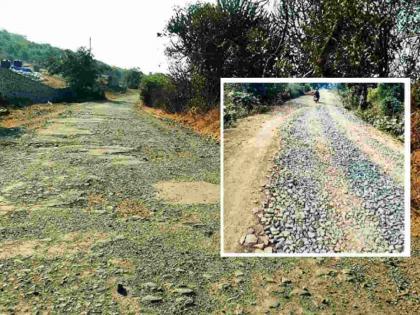 Vairagad-Kurandimal road is not of good quality | वैरागड- कुरंडीमाल रस्त्याचे काम होत आहे थातूरमातूर Vairagad-Kurandimal road is not of good quality | वैरागड- कुरंडीमाल रस्त्याचे काम होत आहे थातूरमातूर