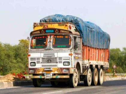 Take grain from Maharashtra, bring sand from Chhattisgarh! New type of sand smugglers | महाराष्ट्रातून धान्य न्या, छत्तीसगडमधून रेती आणा ! रेती तस्करांचा नवा प्रकार Take grain from Maharashtra, bring sand from Chhattisgarh! New type of sand smugglers | महाराष्ट्रातून धान्य न्या, छत्तीसगडमधून रेती आणा ! रेती तस्करांचा नवा प्रकार