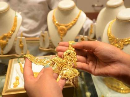 Gold prices rise by Rs 1,500 and silver by Rs 700 in the week | आठवड्यात सोने १,५०० तर चांदीत ७०० रुपयांची वाढ Gold prices rise by Rs 1,500 and silver by Rs 700 in the week | आठवड्यात सोने १,५०० तर चांदीत ७०० रुपयांची वाढ