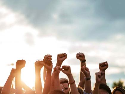 Protest against the decision to suspend recruitment of non-teaching staff | शिक्षकेतर कर्मचारी भरती स्थगितीच्या निर्णयाविरोधात आंदोलन Protest against the decision to suspend recruitment of non-teaching staff | शिक्षकेतर कर्मचारी भरती स्थगितीच्या निर्णयाविरोधात आंदोलन
