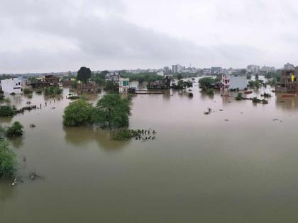 Wainganga is agitated! Even though 33 gates of Gosekhurd are open, the water level is not stable | वैनगंगा खवळली! गोसेखुर्दचे ३३ गेट सुरू असूनही पाण्याची पातळी स्थिर नाही Wainganga is agitated! Even though 33 gates of Gosekhurd are open, the water level is not stable | वैनगंगा खवळली! गोसेखुर्दचे ३३ गेट सुरू असूनही पाण्याची पातळी स्थिर नाही