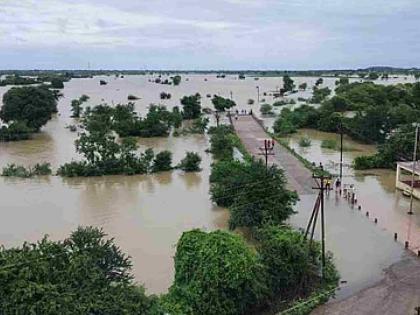 Communication lost with 12 villages in Chandrapur district; Alert issued to villages along the river | चंद्रपूर जिल्ह्यातील १२ गावांचा संपर्क तुटला; नदीकाठील गावांना सतर्कतेचा इशारा