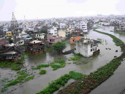 Heavy rains in Nagpur, one dead, two washed away, 11 dead | नागपुरात पावसाचे थैमान, एकाचा मृत्यू, दोघे वाहून गेले, ११ जणावरे मृत Heavy rains in Nagpur, one dead, two washed away, 11 dead | नागपुरात पावसाचे थैमान, एकाचा मृत्यू, दोघे वाहून गेले, ११ जणावरे मृत