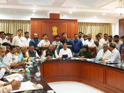 Sheep grazing issue in state's forest areas on the agenda; clash between shepherds and forest officials | राज्याच्या वनक्षेत्रात मेंढीचराईचा प्रश्न ऐरणीवर; मेंढपाळ आणि वन कर्मचाऱ्यांमध्ये संघर्ष Sheep grazing issue in state's forest areas on the agenda; clash between shepherds and forest officials | राज्याच्या वनक्षेत्रात मेंढीचराईचा प्रश्न ऐरणीवर; मेंढपाळ आणि वन कर्मचाऱ्यांमध्ये संघर्ष