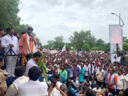 Government is acting blindly in the case of farmer suicides: Bachchu Kadu's attack | शेतकरी आत्महत्याप्रकरणी सरकार आंधळ्याचे सोंग घेतेय : बच्चू कडू यांचा घणाघात Government is acting blindly in the case of farmer suicides: Bachchu Kadu's attack | शेतकरी आत्महत्याप्रकरणी सरकार आंधळ्याचे सोंग घेतेय : बच्चू कडू यांचा घणाघात