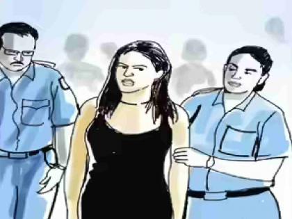 'Thieves' caught 'sneaking' in crowd of passengers | प्रवाशांच्या गर्दीत 'हातचलाखी' करणाऱ्या 'चोरनी' गजाआड