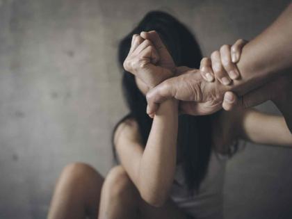 'Marriage is not possible due to caste' said; groom tried to kill girlfriend by spraying phenyl | 'जातीमुळे लग्न शक्य नाही' म्हणाला; वर फिनाईल पाजून गर्लफ्रेंडला मारण्याचा केला प्रयत्न 'Marriage is not possible due to caste' said; groom tried to kill girlfriend by spraying phenyl | 'जातीमुळे लग्न शक्य नाही' म्हणाला; वर फिनाईल पाजून गर्लफ्रेंडला मारण्याचा केला प्रयत्न