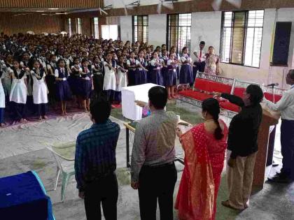 Dear Chief Minister... We swear that...! Unique birthday at the school where Fadnavis studied | प्रिय मुख्यमंत्री... आम्ही शपथ घेतो की ...! फडणवीस शिकलेल्या शाळेत अनोखा वाढदिवस