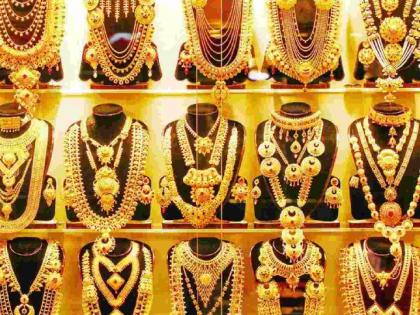 Gold prices drop by ₹1,700, silver by ₹900! Price shock in Nagpur market | सोन्यात तब्बल ₹१,७००, चांदीत ₹९०० घट! नागपूर बाजारात भावधक्का