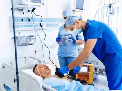 11 electric shocks given to restart heart when death was inevitable | मृत्यू अटळ असताना हृदय सुरू करण्यासाठी दिले ११ इलेक्ट्रिक शॉक 11 electric shocks given to restart heart when death was inevitable | मृत्यू अटळ असताना हृदय सुरू करण्यासाठी दिले ११ इलेक्ट्रिक शॉक