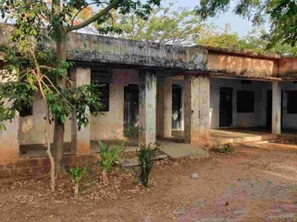 Education in a dangerous building? 200 classrooms of the Zilla Parishad in Gondia are dilapidated! | धोकादायक इमारतीत शिक्षण? गोंदियातील जिल्हा परिषदेच्या २०० वर्गखोल्या जीर्ण !