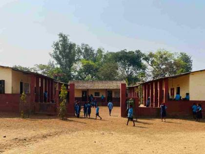 14 students infected with virus at Jambhulghat Ashram School? Students' health deteriorates | जांभुळघाट आश्रमशाळेत १४ विद्यार्थ्यांना विषाणूचा शिरकाव? विद्यार्थ्यांची प्रकृती बिघडली