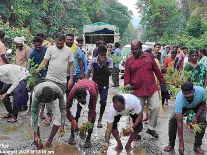 No more potholes on the road, now farming! Citizens stage protest | रस्त्यावर खड्डे नाही, आता शेती! नागरिकांचा हटके विरोध आंदोलन