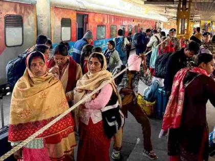 2.5 lakh passengers in a single day; Huge crowd of Baba's followers at railway stations | एकाच दिवशी अडीच लाख प्रवासी; बाबांच्या अनुयायांची रेल्वे स्थानकांवर प्रचंड गर्दी 2.5 lakh passengers in a single day; Huge crowd of Baba's followers at railway stations | एकाच दिवशी अडीच लाख प्रवासी; बाबांच्या अनुयायांची रेल्वे स्थानकांवर प्रचंड गर्दी