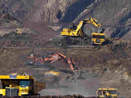 Manganese theft from Dongri Chikhla mine; whose blessing? | डोंगरी चिखला खाणीतून मँगनिज चोरी; आशीर्वाद कुणाचा? Manganese theft from Dongri Chikhla mine; whose blessing? | डोंगरी चिखला खाणीतून मँगनिज चोरी; आशीर्वाद कुणाचा?