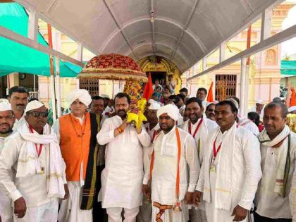 431-year-old tradition of Rukmini Mata; Palkhi welcomed with joy in Amravati | रुक्मिणी मातेची ४३१ वर्षांची परंपरा; अमरावतीत पालखीचे जल्लोषात स्वागत 431-year-old tradition of Rukmini Mata; Palkhi welcomed with joy in Amravati | रुक्मिणी मातेची ४३१ वर्षांची परंपरा; अमरावतीत पालखीचे जल्लोषात स्वागत
