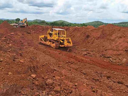 Murum scam; 2 lakh brass was mined with a permit worth 8 thousand brass | मुरूम घोटाळा; ८ हजार ब्रासच्या परवानगीतून २ लाख ब्रासचे झाले उत्खनन Murum scam; 2 lakh brass was mined with a permit worth 8 thousand brass | मुरूम घोटाळा; ८ हजार ब्रासच्या परवानगीतून २ लाख ब्रासचे झाले उत्खनन