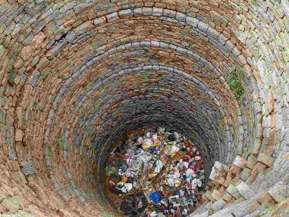 High Court judge personally observed the condition of public wells | हायकोर्ट न्यायमूर्तीनी स्वतःच पाहिली सार्वजनिक विहिरींची परिस्थिती