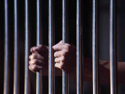 Chowkidar who tortured tribal students sentenced to life imprisonment | आदिवासी विद्यार्थिनींवर अत्याचार करणाऱ्या चौकीदारास झाली जन्मठेपेची शिक्षा Chowkidar who tortured tribal students sentenced to life imprisonment | आदिवासी विद्यार्थिनींवर अत्याचार करणाऱ्या चौकीदारास झाली जन्मठेपेची शिक्षा
