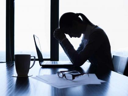 Senior assistant suspended for harassing female officer | महिला अधिकाऱ्याची रेकी करणारा वरिष्ठ सहायक निलंबित Senior assistant suspended for harassing female officer | महिला अधिकाऱ्याची रेकी करणारा वरिष्ठ सहायक निलंबित
