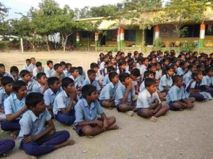 Schools with 100 times the number of students will get directors of sports, art, and work experience. | १०० पटसंख्येच्या शाळांना मिळतील क्रीडा, चित्रकला, कार्यानुभवाचे निदेशक Schools with 100 times the number of students will get directors of sports, art, and work experience. | १०० पटसंख्येच्या शाळांना मिळतील क्रीडा, चित्रकला, कार्यानुभवाचे निदेशक