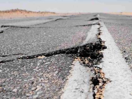 Accident season on Katol-Warud road: Cement road worth 314 crores, 50-year warranty, but cracks within four years! | काटोल-वरूड मार्गावर अपघातांचे सत्र : ३१४ कोटींचा सिमेंट रस्ता, हमी ५० वर्षे, पण चार वर्षांतच भेगा! Accident season on Katol-Warud road: Cement road worth 314 crores, 50-year warranty, but cracks within four years! | काटोल-वरूड मार्गावर अपघातांचे सत्र : ३१४ कोटींचा सिमेंट रस्ता, हमी ५० वर्षे, पण चार वर्षांतच भेगा!