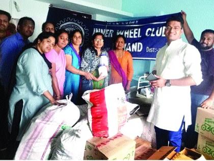 Lonandar run for Kerala's help; Social organizations, organizations: Vocational help, millions of help collected in the hour | केरळच्या मदतीला लोणंदकर धावले सामाजिक संघटना, संस्था : वस्तूरुपी मदत, तासात लाखोंची मदत गोळा