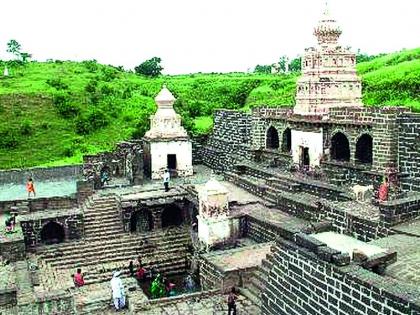 Ramgaya lake of Lonar, Paharshareshwar dry water source! | लोणार येथील रामगया झरा, पापहरेश्‍वर धार आटली!