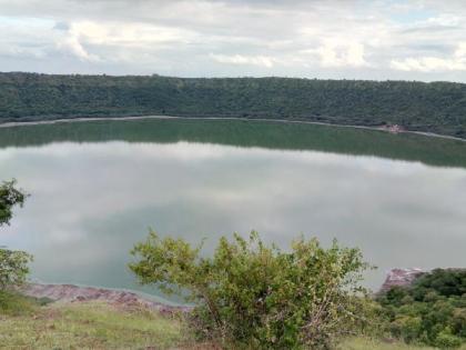 Lonar Conservation and Protection Committee meets after one year | लोणार संवर्धन व संरक्षण समितीची एक वर्षानंतर बैठक