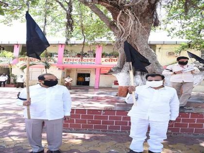 Leading government not in public but on video conferencing; Radhakrishna Vikhe's criticism, BJP's Maharashtra Bachao Andolan in Loni | आघाडी सरकार जनतेत नाहीेतर व्हिडिओ कॉन्फरन्सिंगवर; राधाकृष्ण विखे यांची टीका, लोणीत भाजपचे महाराष्ट्र बचाव आंदोलन